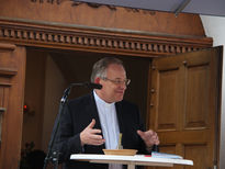 Pfarrer Liebig gibt Einblicke in die Geschichte des Symbols